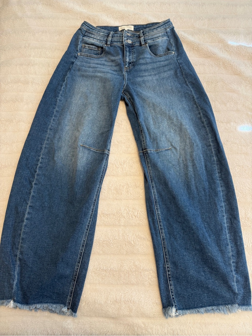 High-Rise Wide-Leg Blue Denim Jeans with Frayed Hem